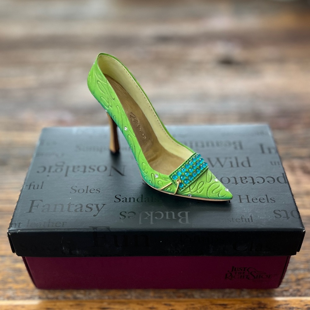 Rare Just the Right Shoe Stepping Out Spearmint Collectibme